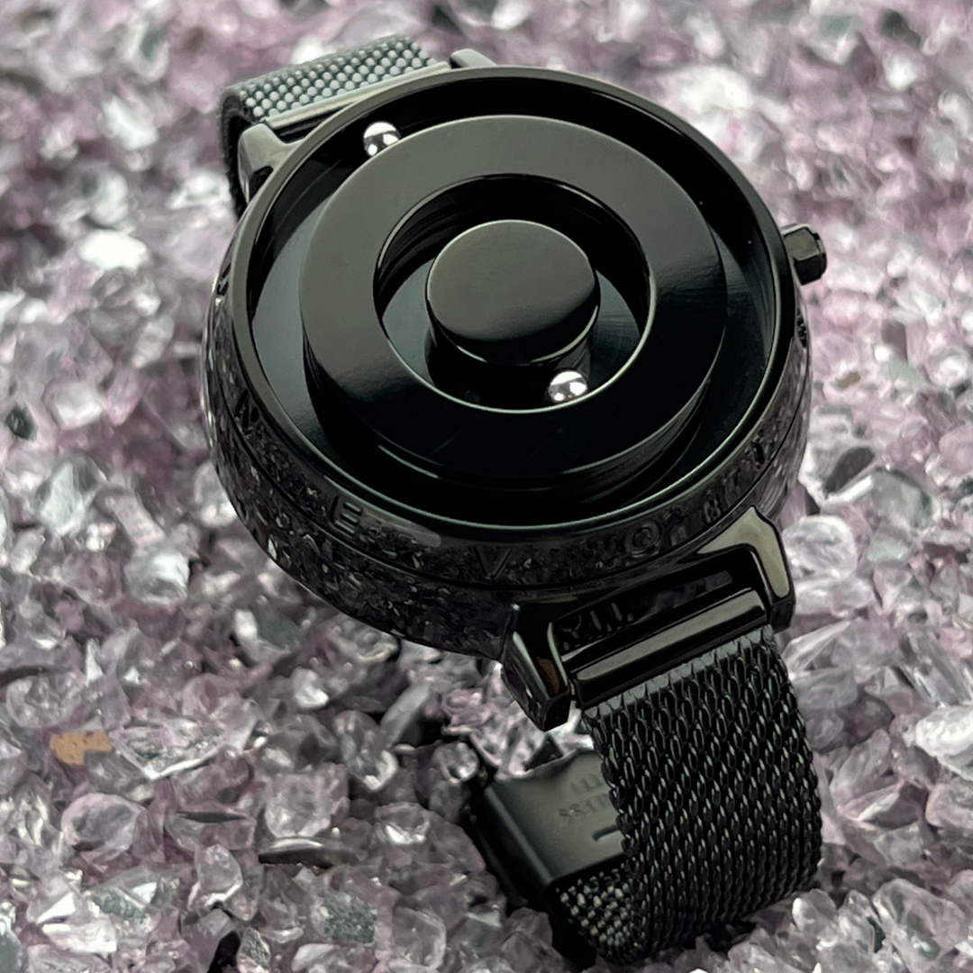 Magneto-Watch-Venus-Black-Lifestyle-Uhr